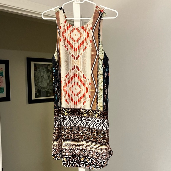 Short Sleeveless Patterned Dress - Picture 1 of 3